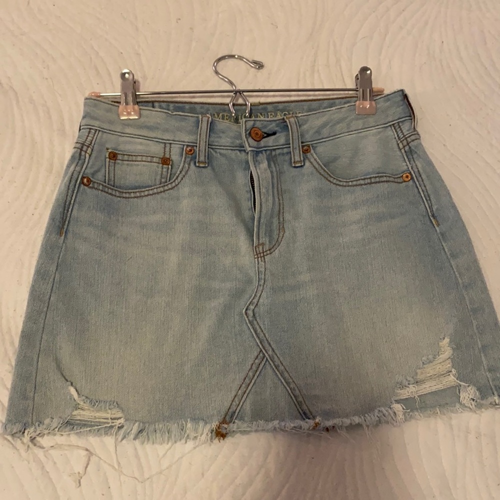 AMERICAN EAGLE LIGHT DENIM SKIRT